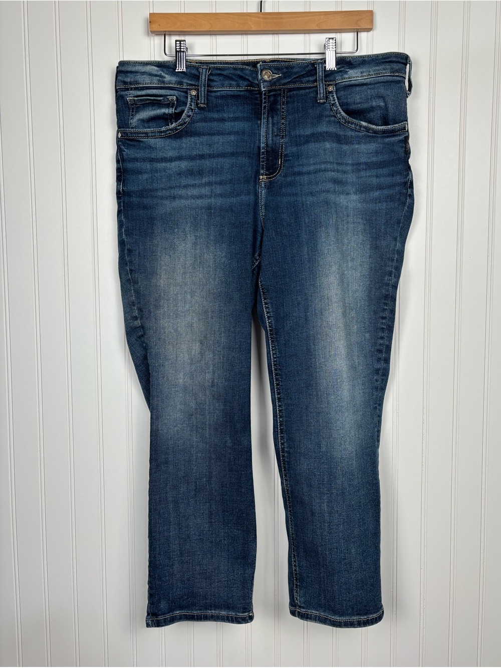 Silver Jeans Co Avery Capri Denim Blue Jean Capri Pant Women’s Size 16W / L23.5